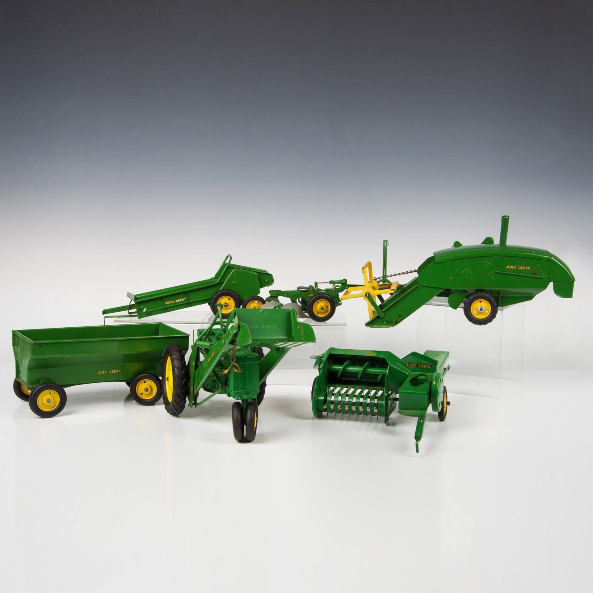 6pc John Deere Metal Toy Tractor and Equipment - Image 2 of 8