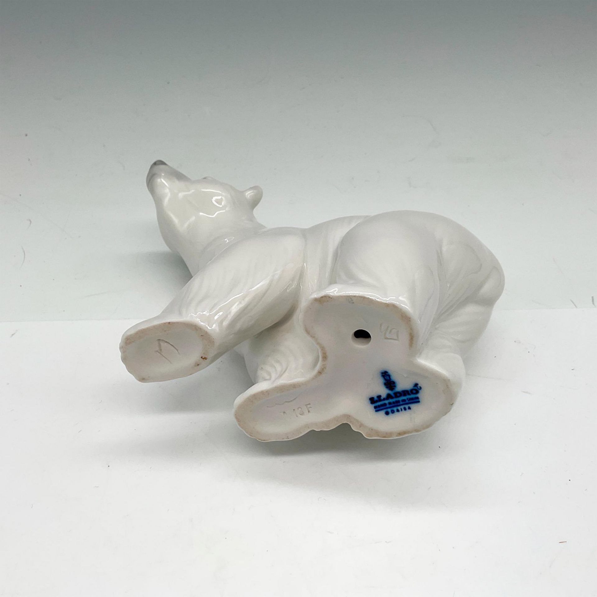 Lladro Porcelain Figurine, Attentive Polar Bear 1001207 - Image 3 of 3