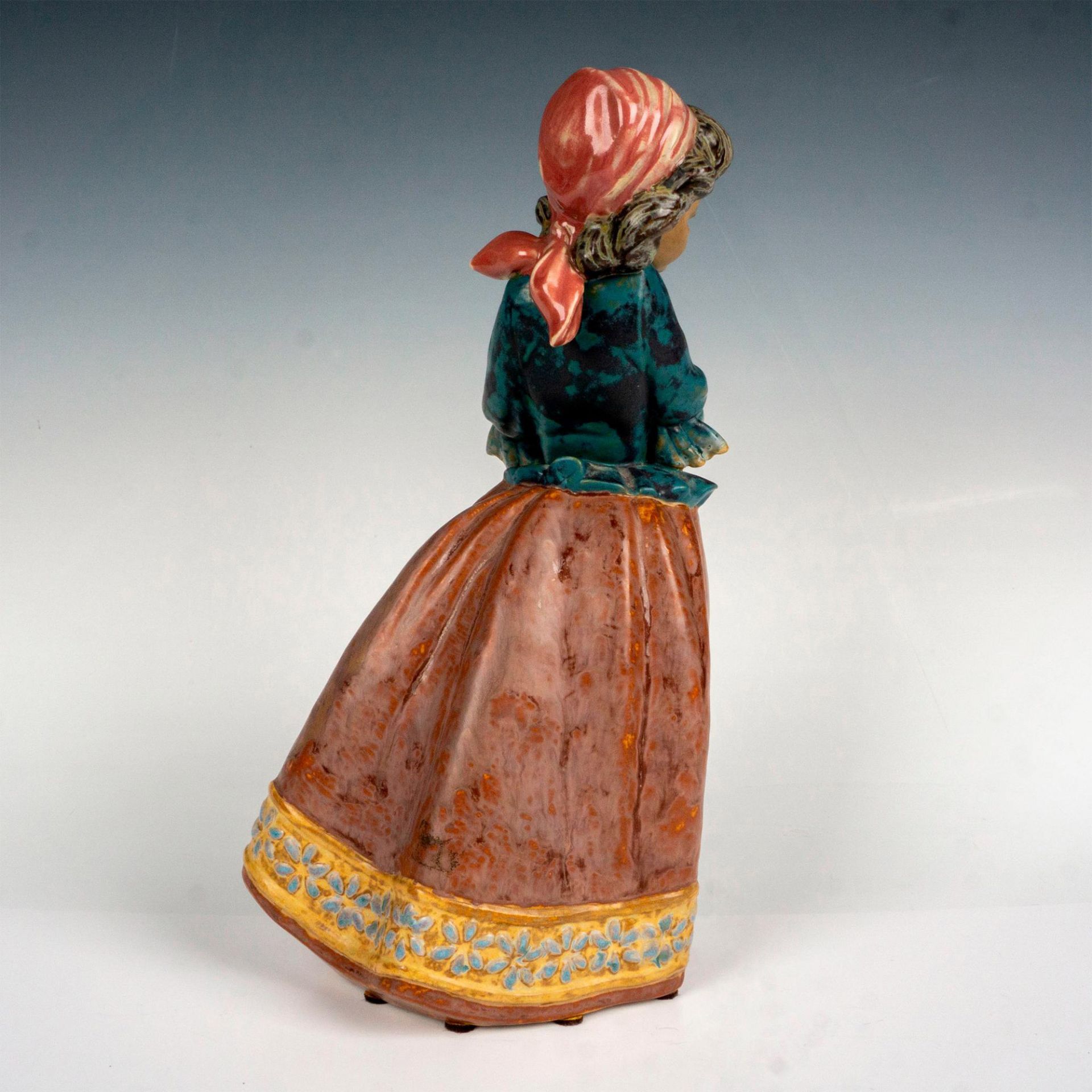 Lladro Porcelain Figurine, Girl Carrying Flowers 1013507 - Bild 2 aus 3