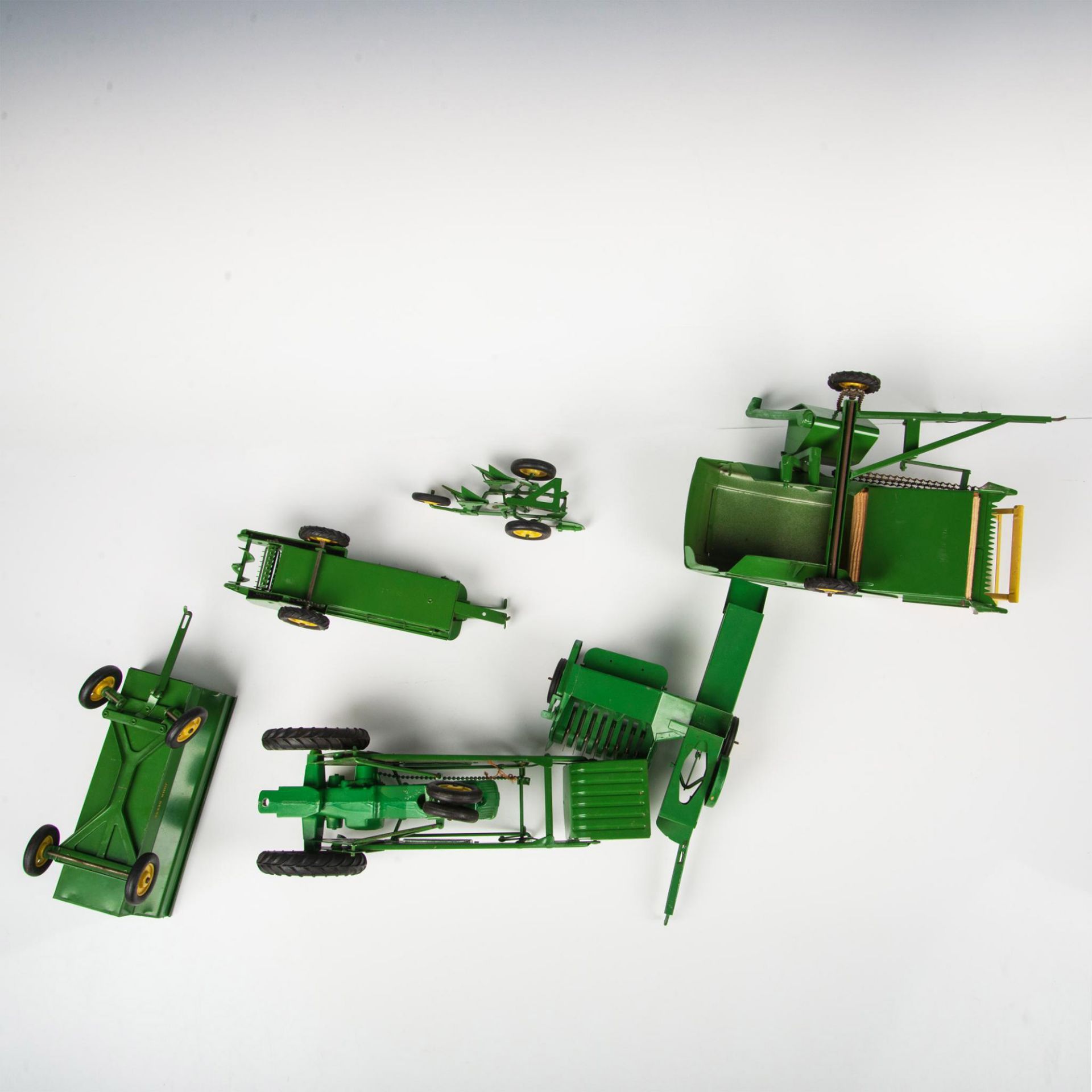 6pc John Deere Metal Toy Tractor and Equipment - Image 4 of 8
