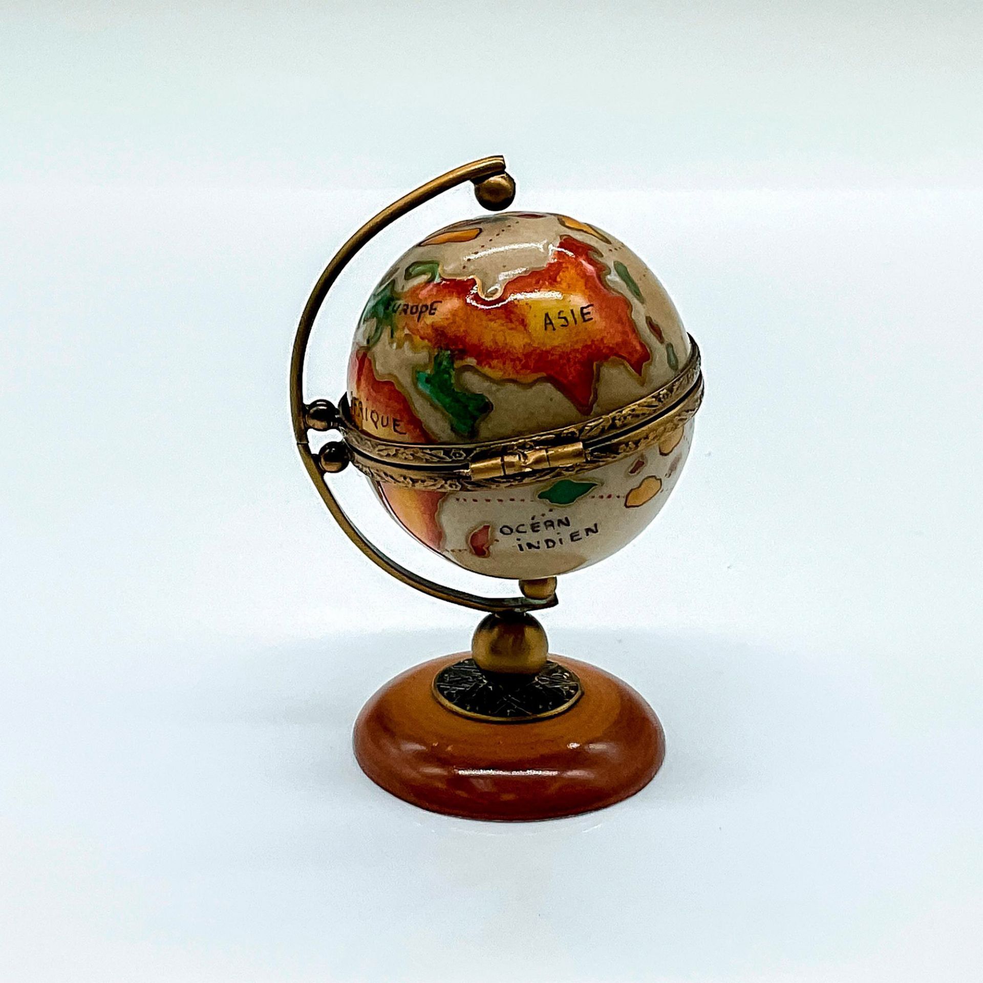 Vintage A.C. Limoges SD Porcelain Globe Box - Image 2 of 4