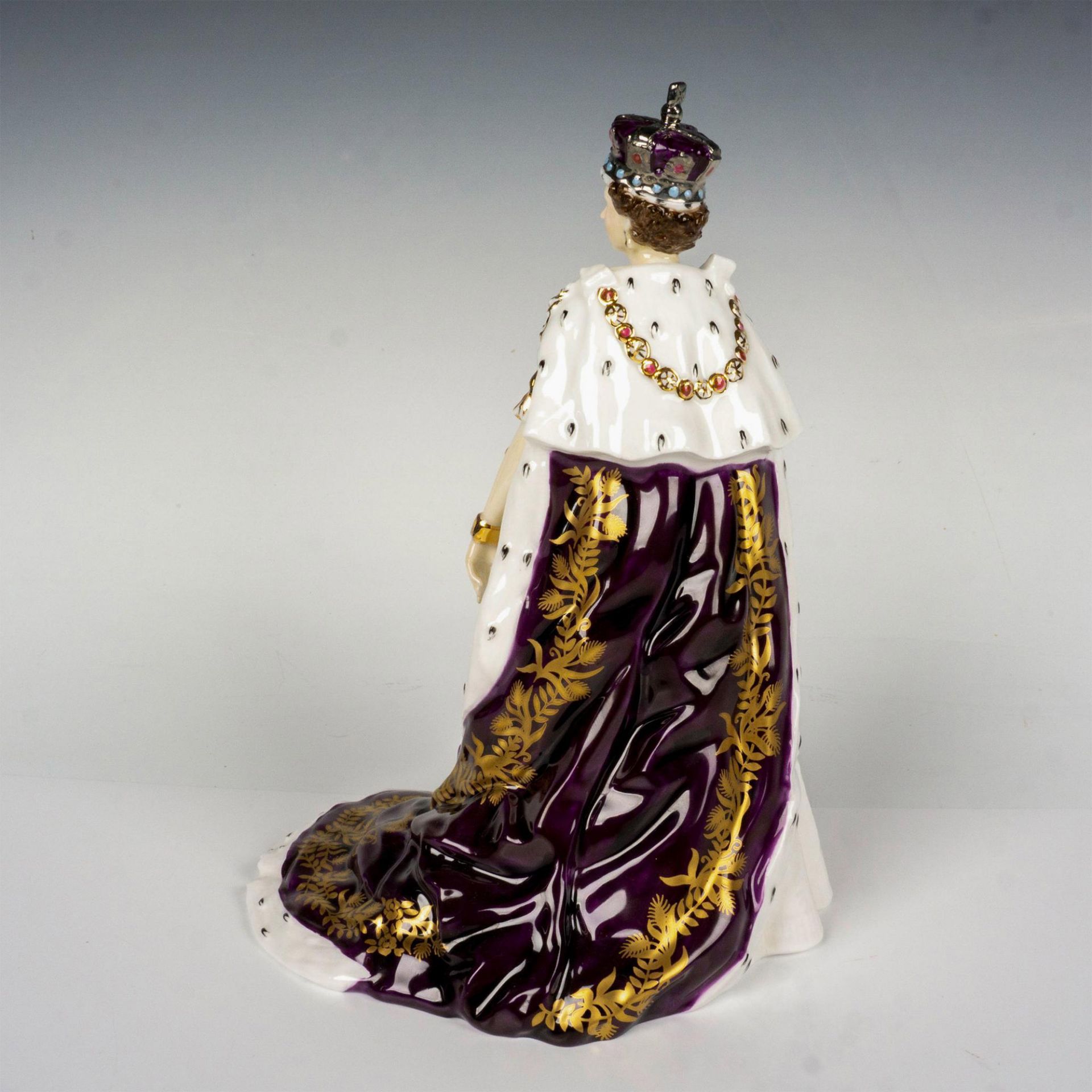 Royal Staffordshire Figurine, Queen Elizabeth II - Image 2 of 3