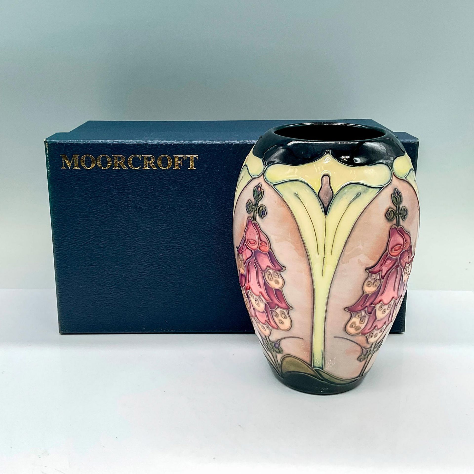 Moorcroft Pottery Vase, Foxglove - Bild 4 aus 6