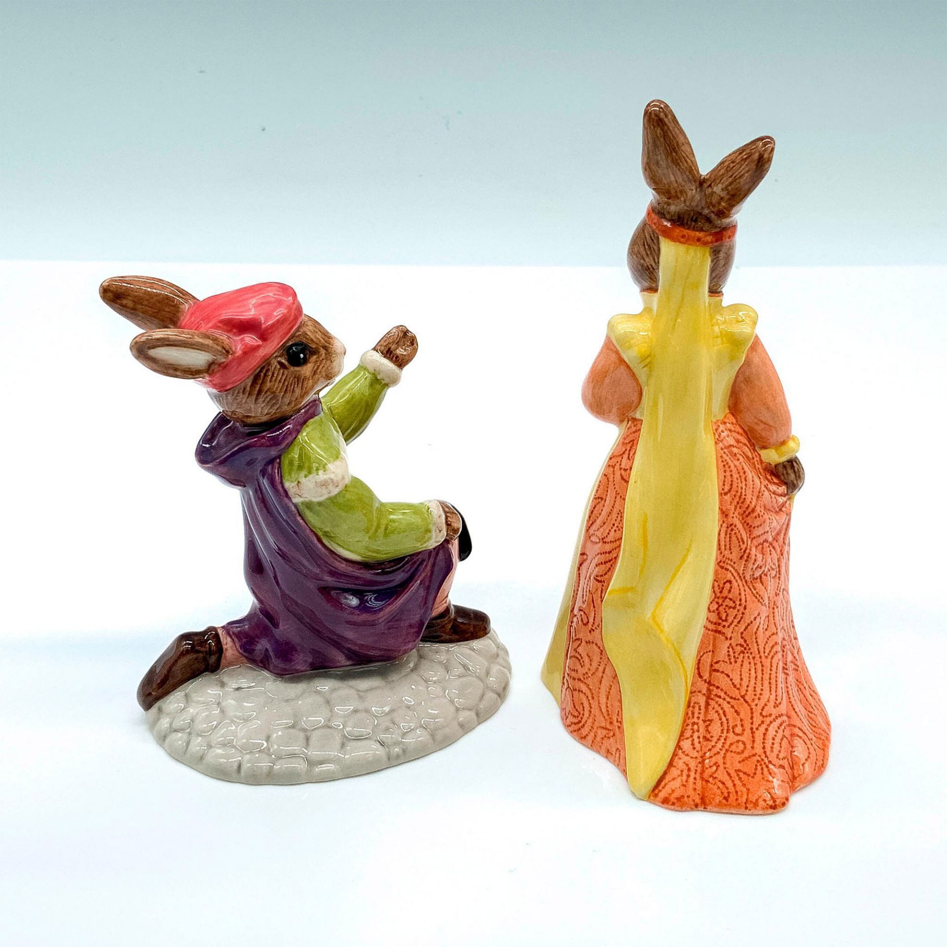 Pair of Royal Doulton Bunnykins Figurines, Romeo and Juliet - Bild 2 aus 3