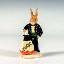 Royal Doulton Bunnykins Figurine, Magician DB159