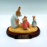 Beatrix Potter LE Tableau, Mrs. Rabbit & Four Bunnies + Base