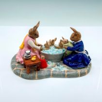 Royal Doulton LE Bunnykins Figurine Tableau, Bathtime DB483