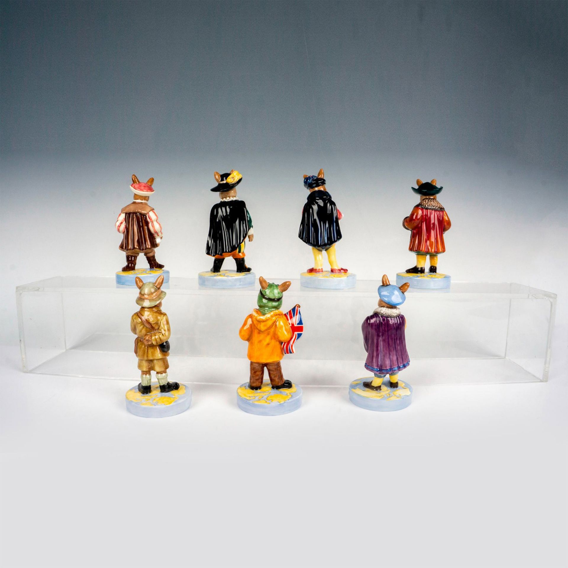 Complete Set of 7 Royal Doulton Bunnykins Explorer Figurines - Bild 2 aus 3