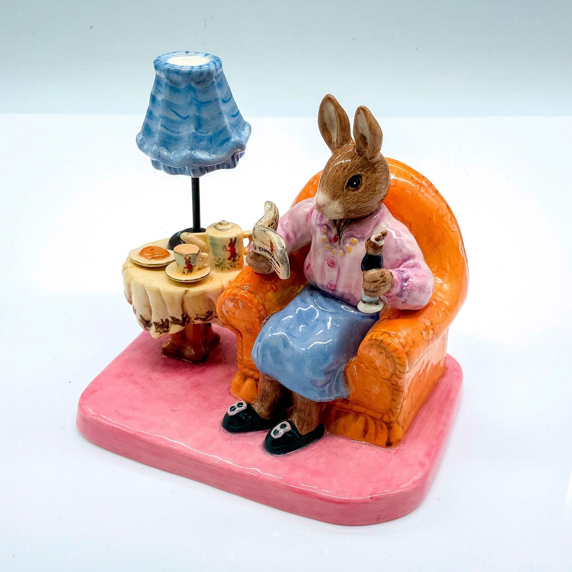 Royal Doulton LE Figurine, Mrs. Collector Bunnykins DB335 - Image 2 of 5