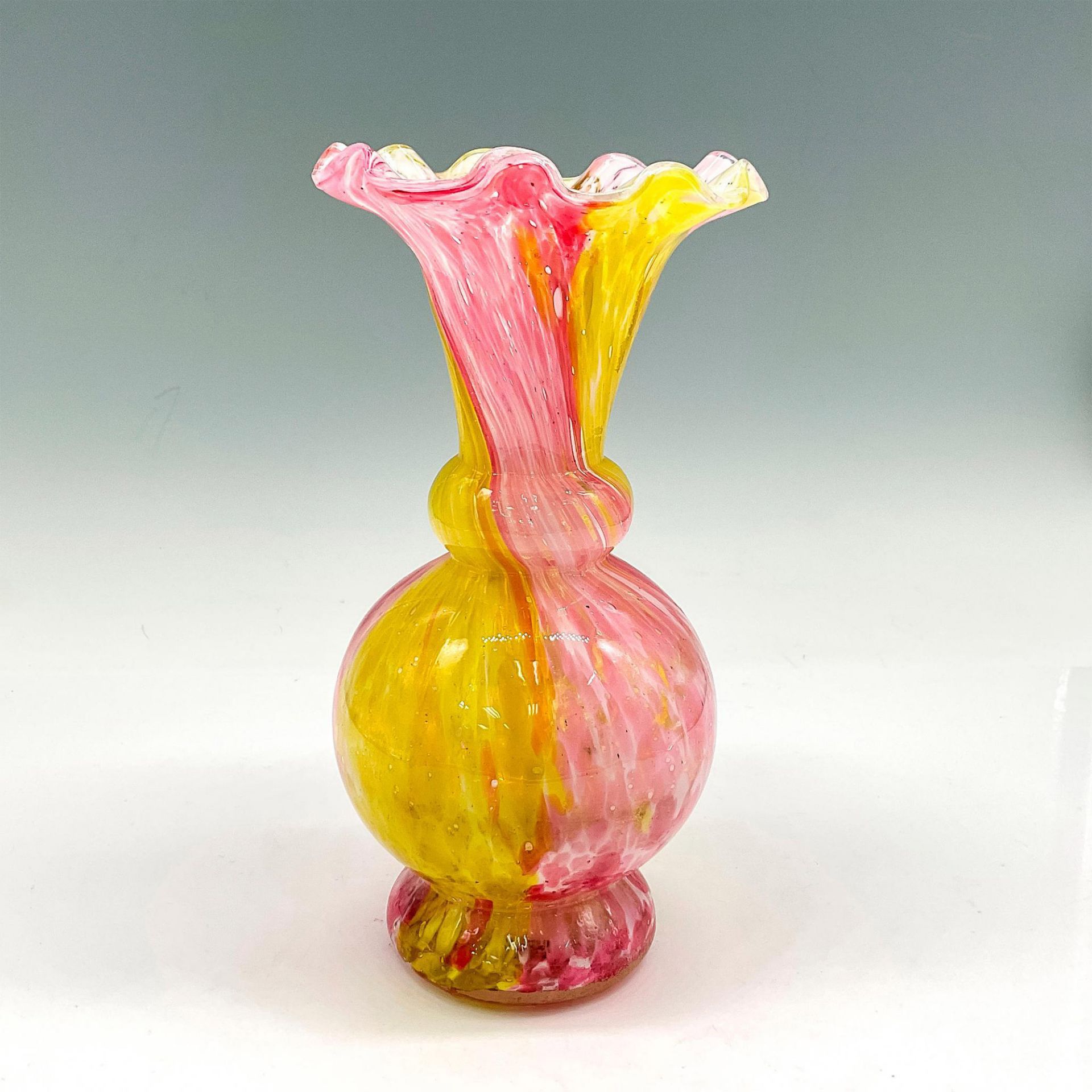 Vintage Art Glass Canary and Cranberry Speckled Vase - Bild 2 aus 3