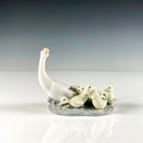 Ducklings 1001307 - Lladro Porcelain Figurine