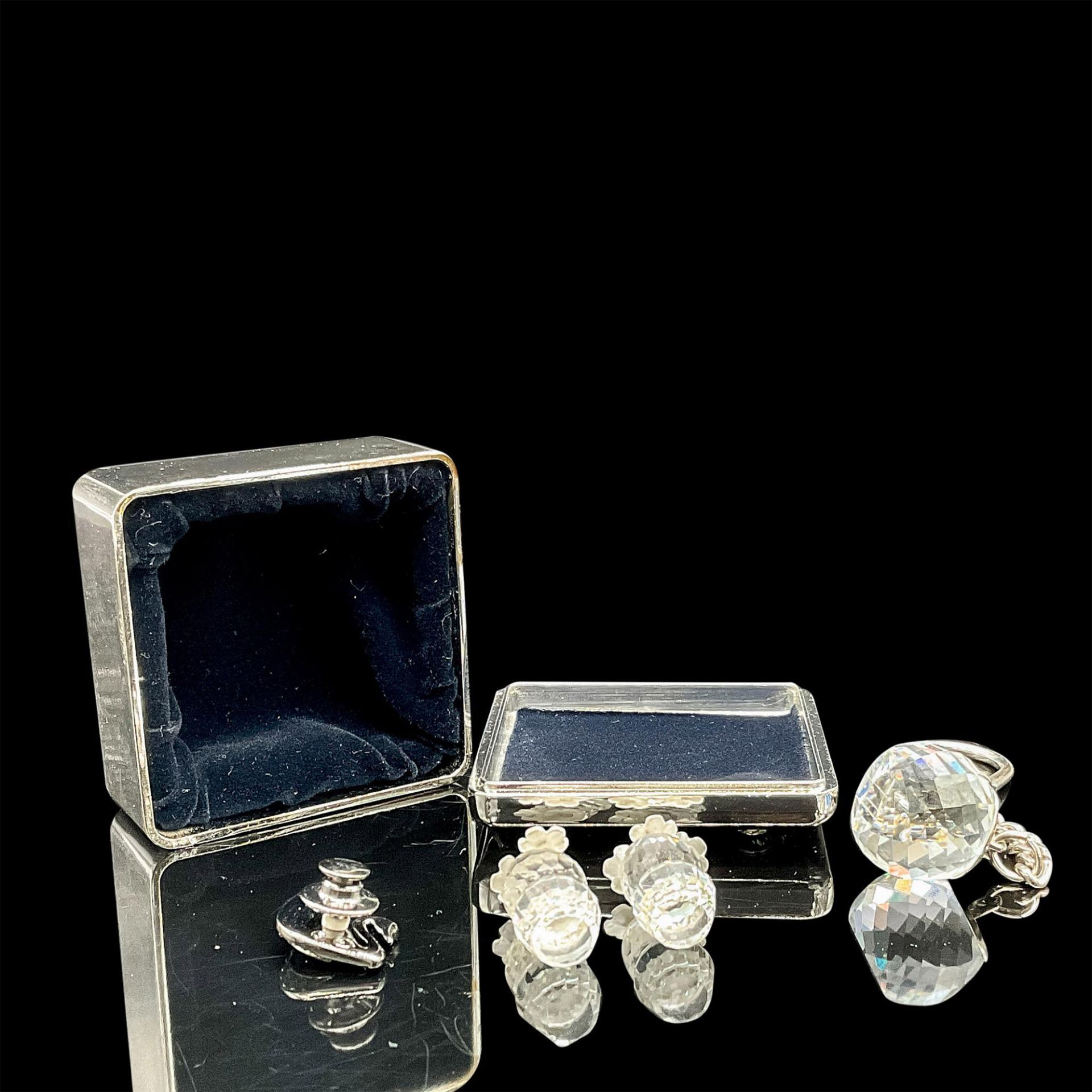5pc Swarovski Crystal Pieces with Small Ring Box - Image 3 of 3