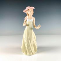 Gentle Breeze - Nao By Lladro Porcelain Figurine