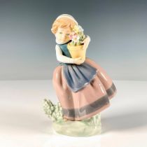 Spring Is Here 1005223 - Lladro Porcelain Figurine