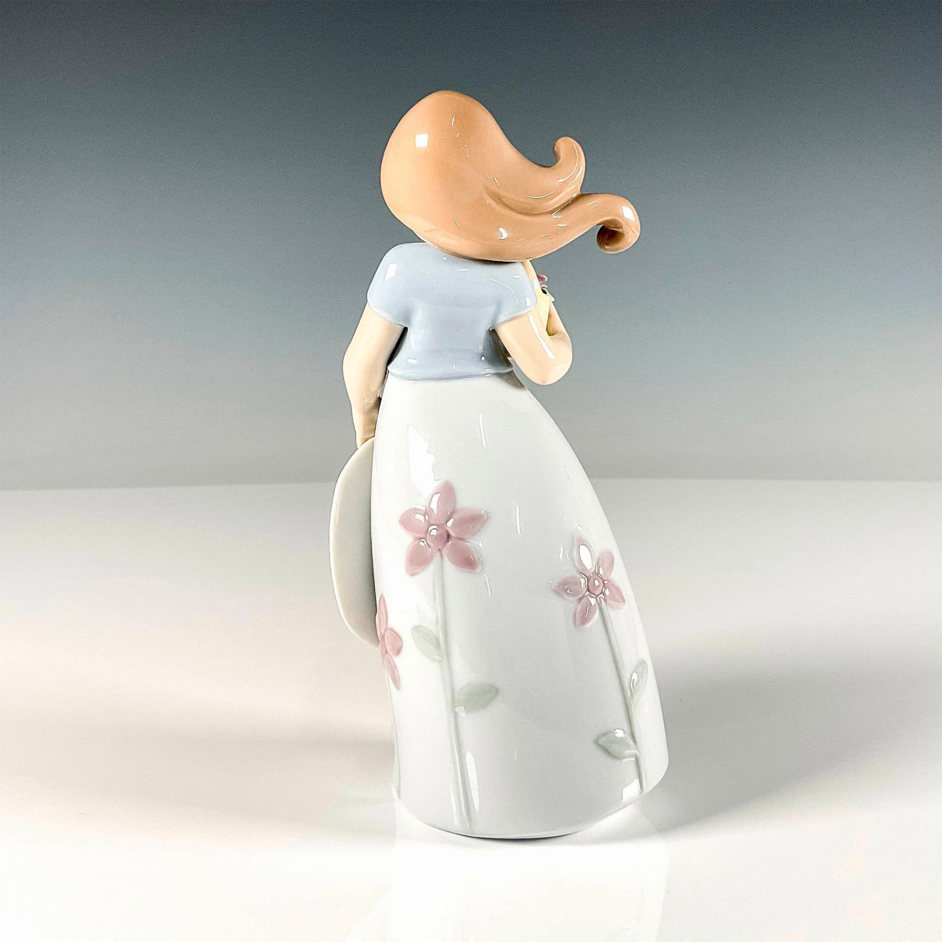 Little Violet 1008043 - Lladro Porcelain Figurine - Image 2 of 3