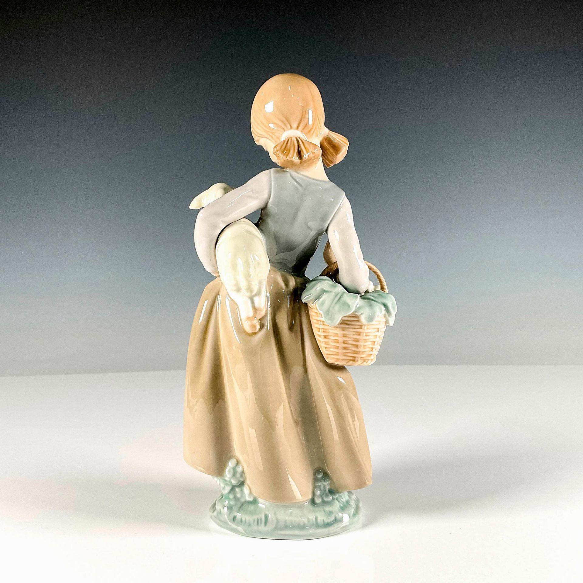 Girl with Lamb 1004835 - Lladro Porcelain Figurine - Image 2 of 3