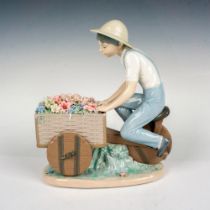 Flower Peddler 1005029 - Lladro Porcelain Figurine