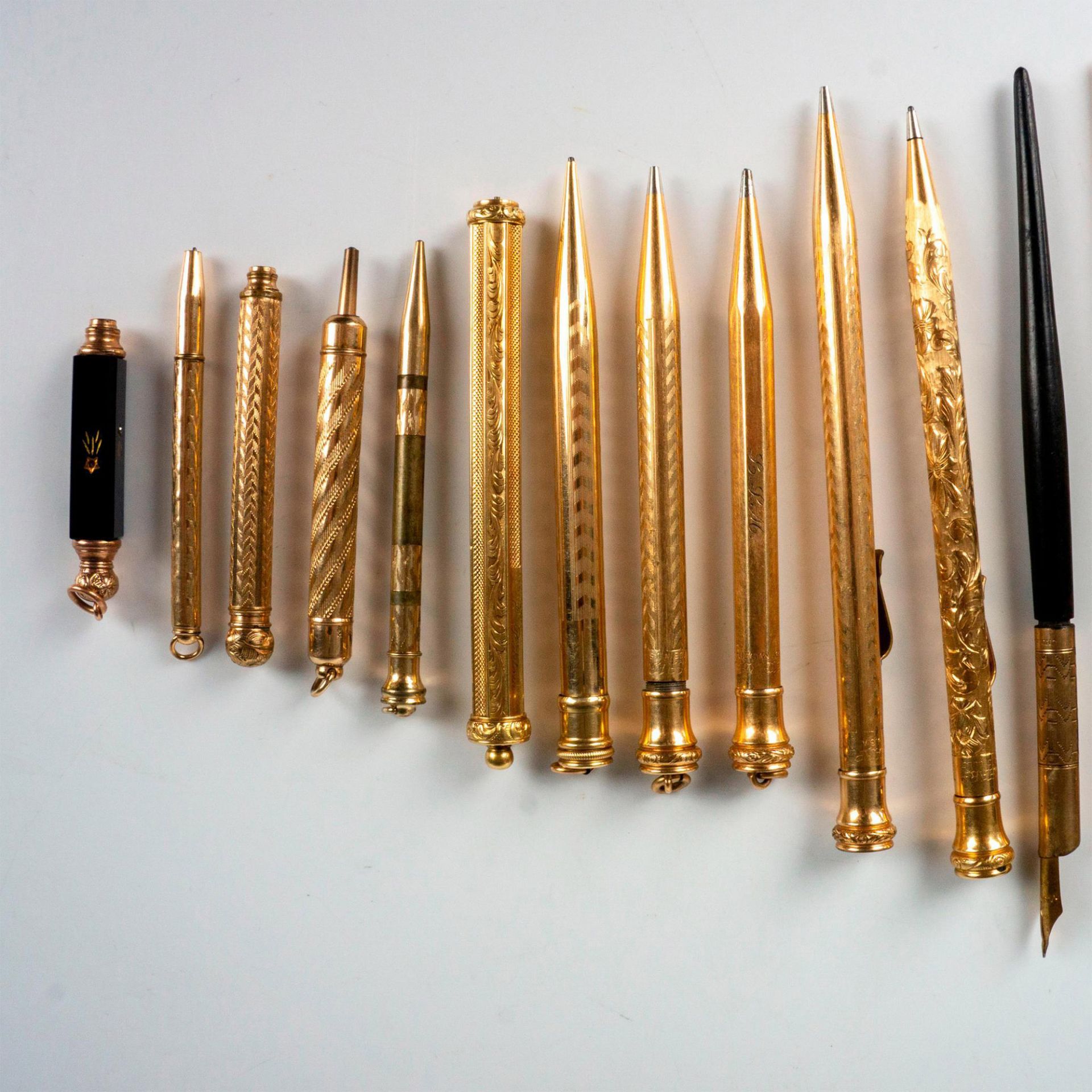 15pc Victorian Gold Filled Retraceable Pens and Pencils - Bild 2 aus 3