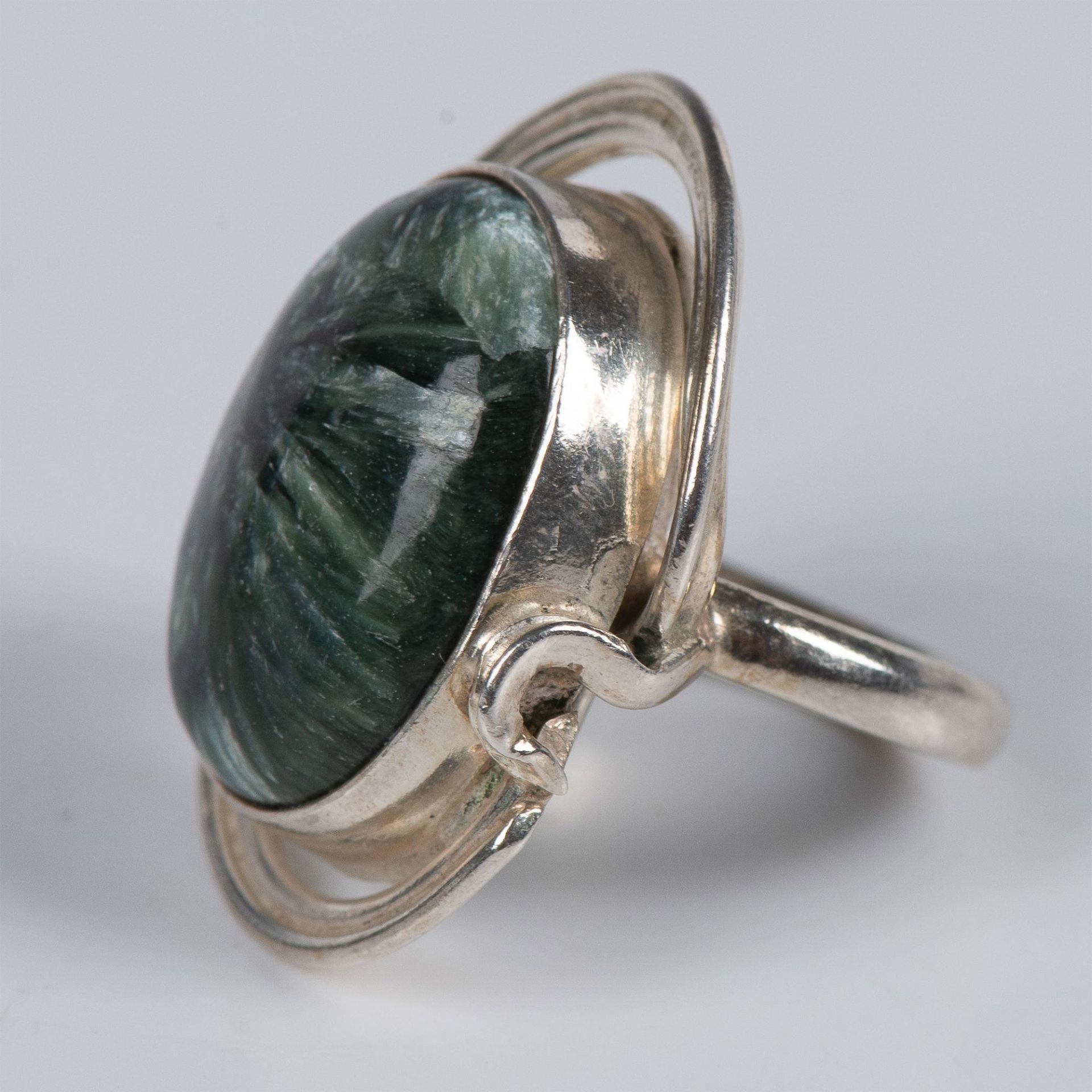 Native American Sterling Silver & Green Seraphinite Ring - Image 2 of 5