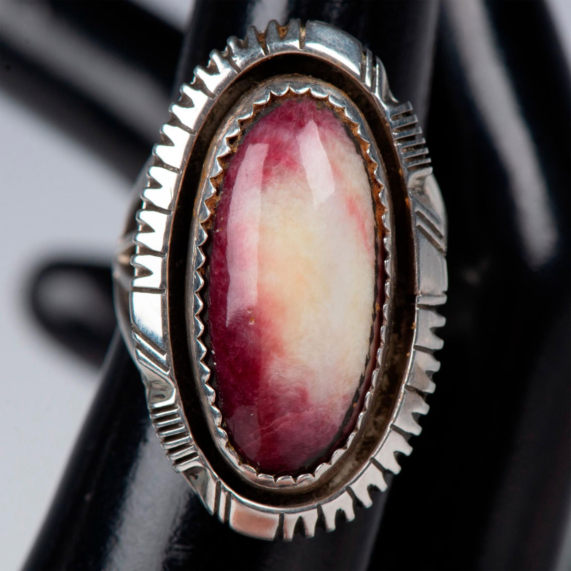 William G Johnson Navajo Sterling & Purple Spiny Oyster Ring