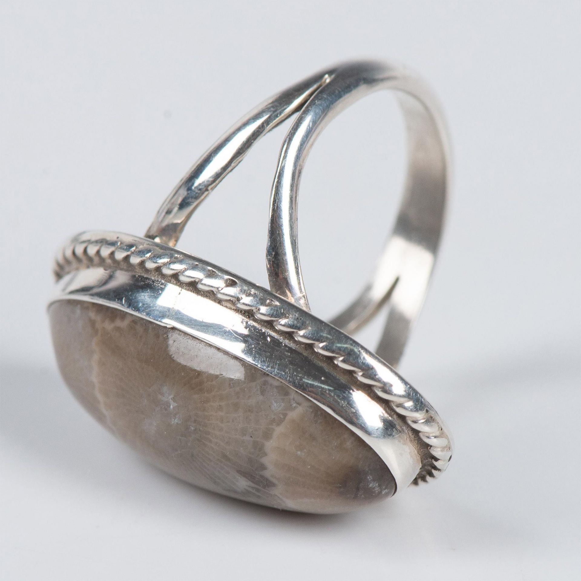 Dalon Rade Navajo Sterling Silver & Petoskey Stone Ring - Image 2 of 4