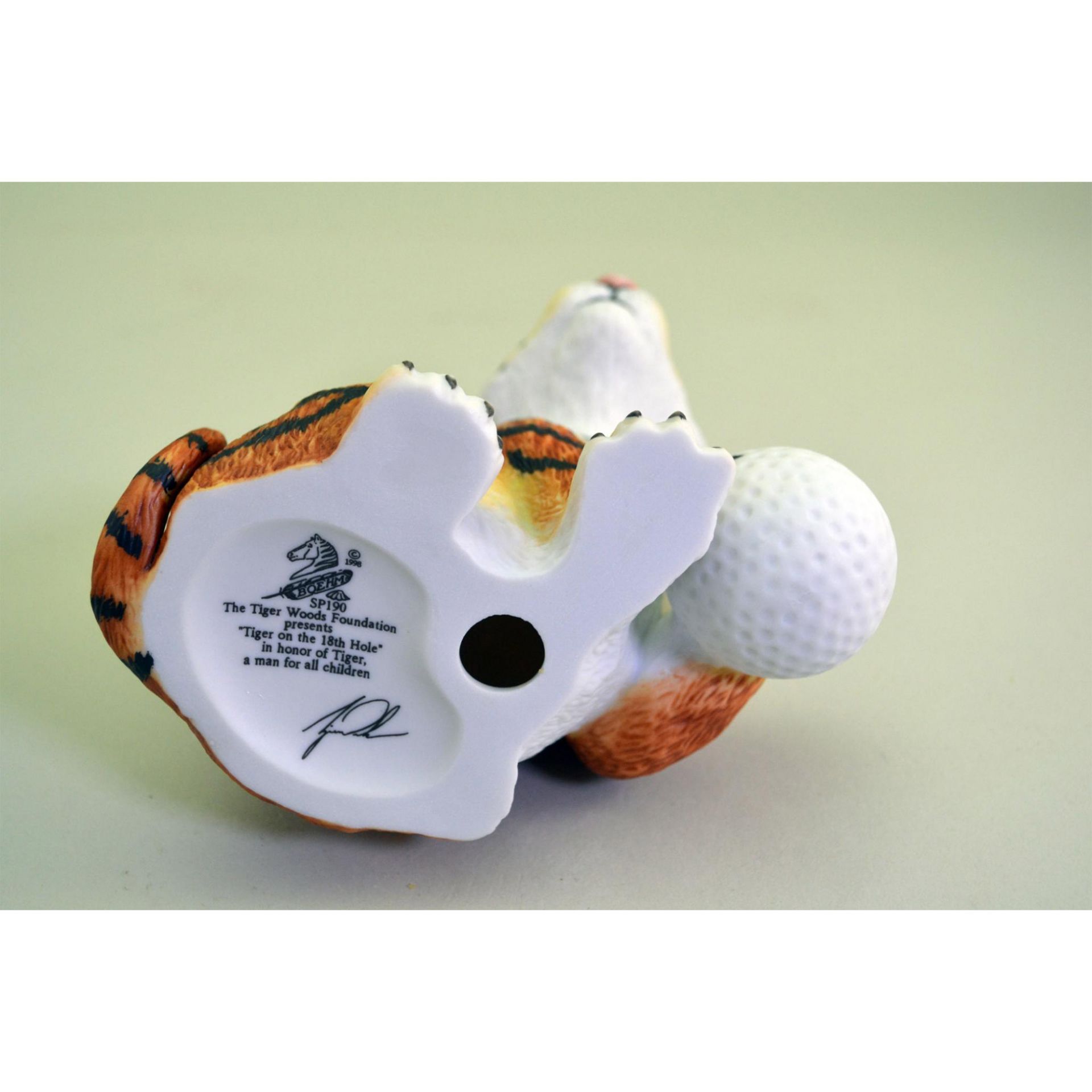 Boehm Porcelain Tiger Woods On The 18Th Hole Figurine - Image 4 of 5