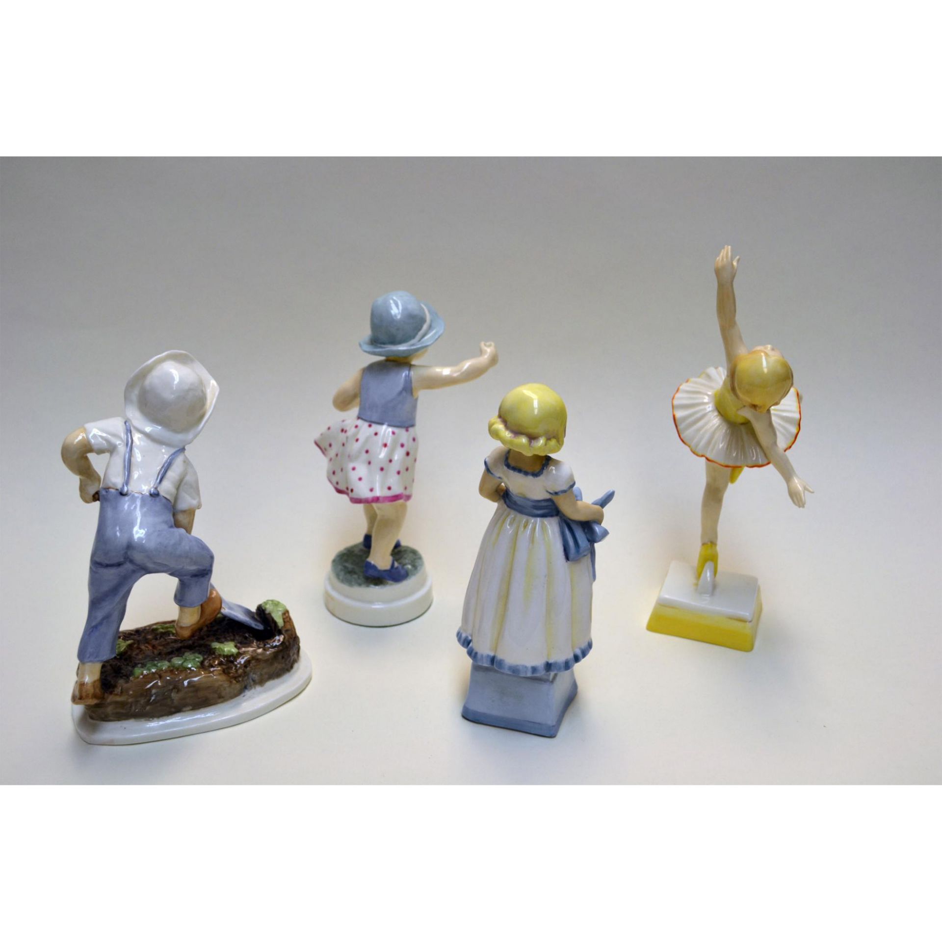 Royal Worcester Porcelain Days Of The Week Childrens Figurines By Freda Doughty, 4 Pcs - Bild 2 aus 5