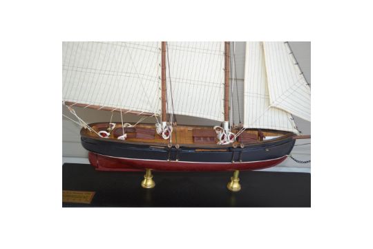 New York Pilot Boat Phantom 1868 # 2, Authentic Model 26" H On Base. - Bild 6 aus 6