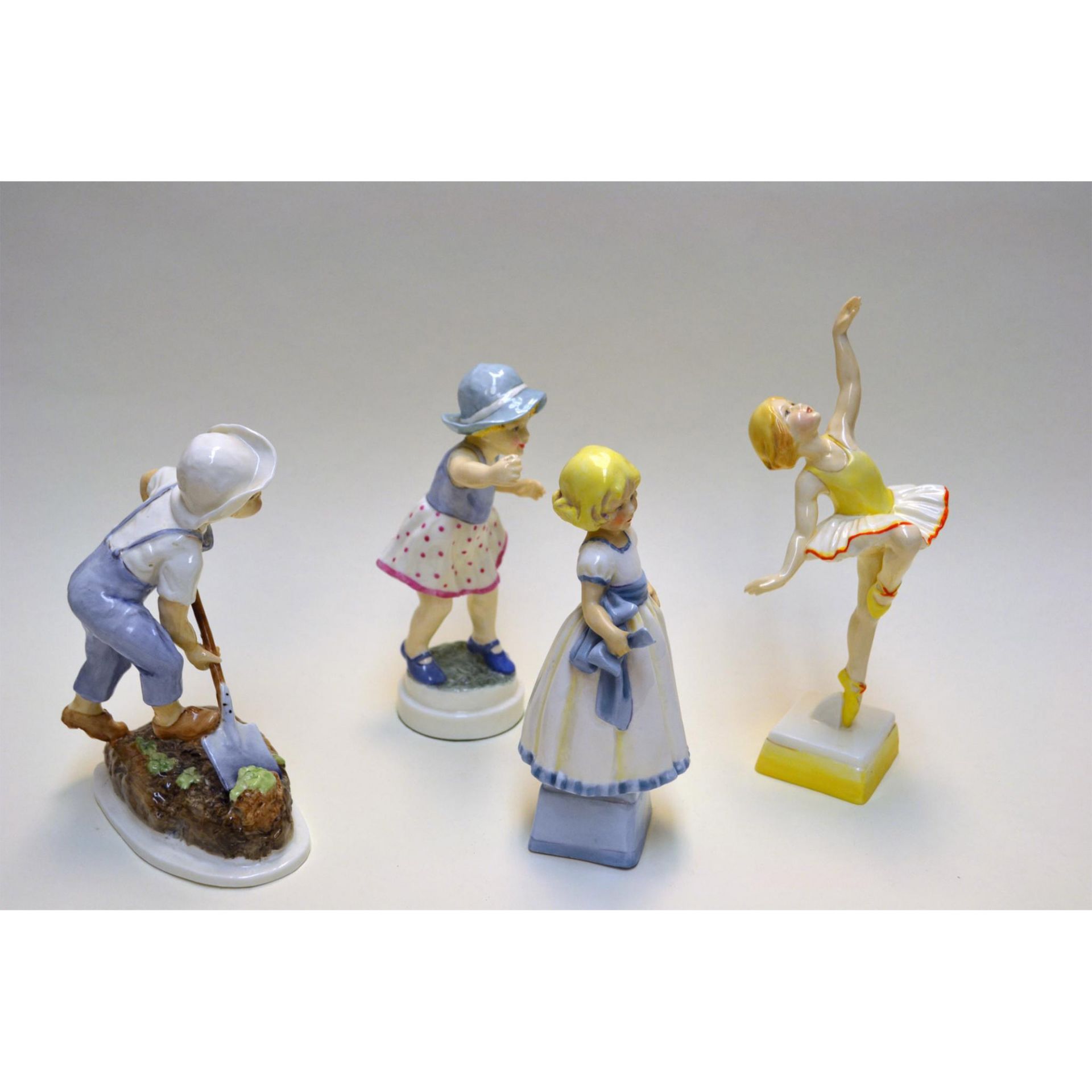 Royal Worcester Porcelain Days Of The Week Childrens Figurines By Freda Doughty, 4 Pcs - Bild 3 aus 5