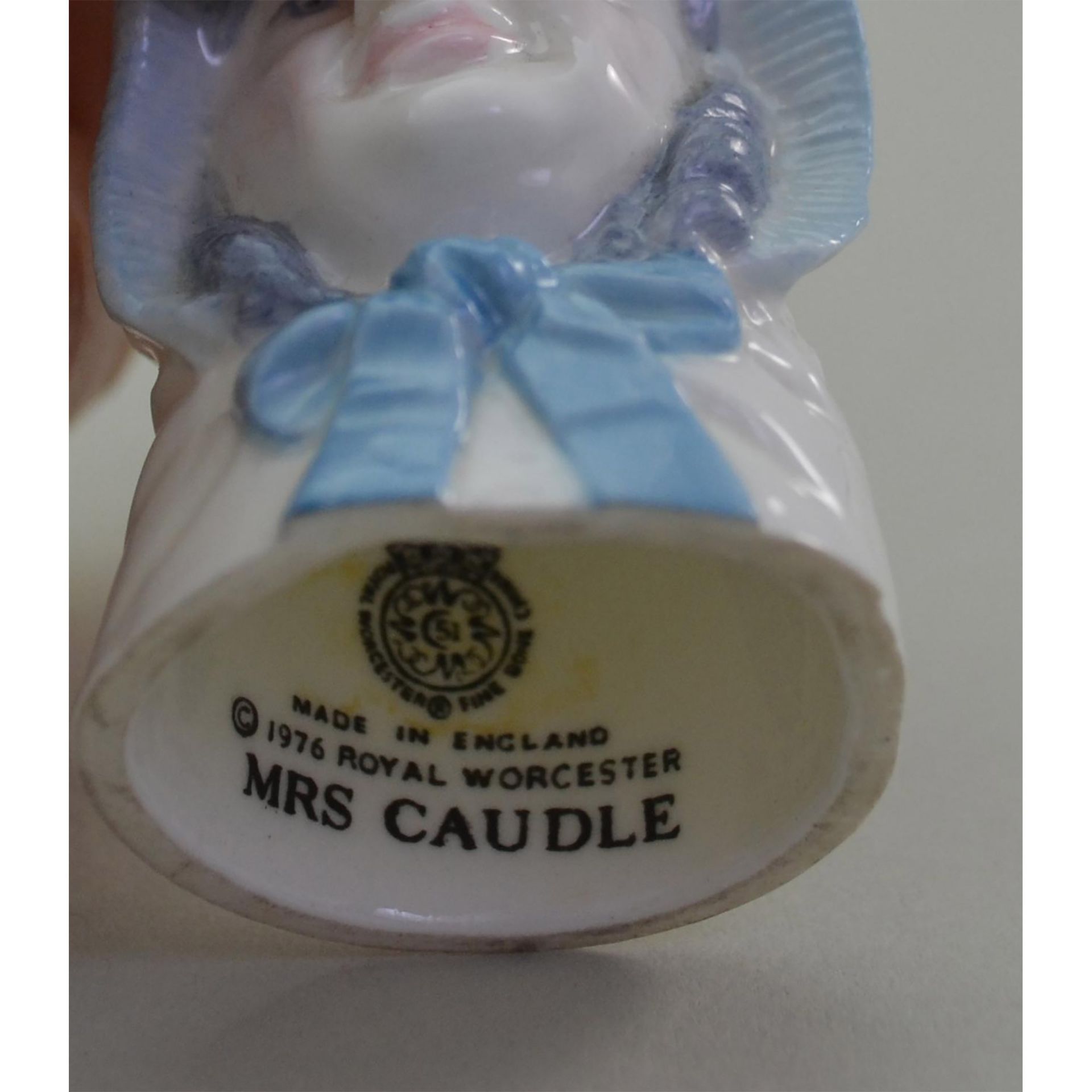 Royal Worcester Porcelain Mrs. Caudle Candle Snuffer - Bild 5 aus 5