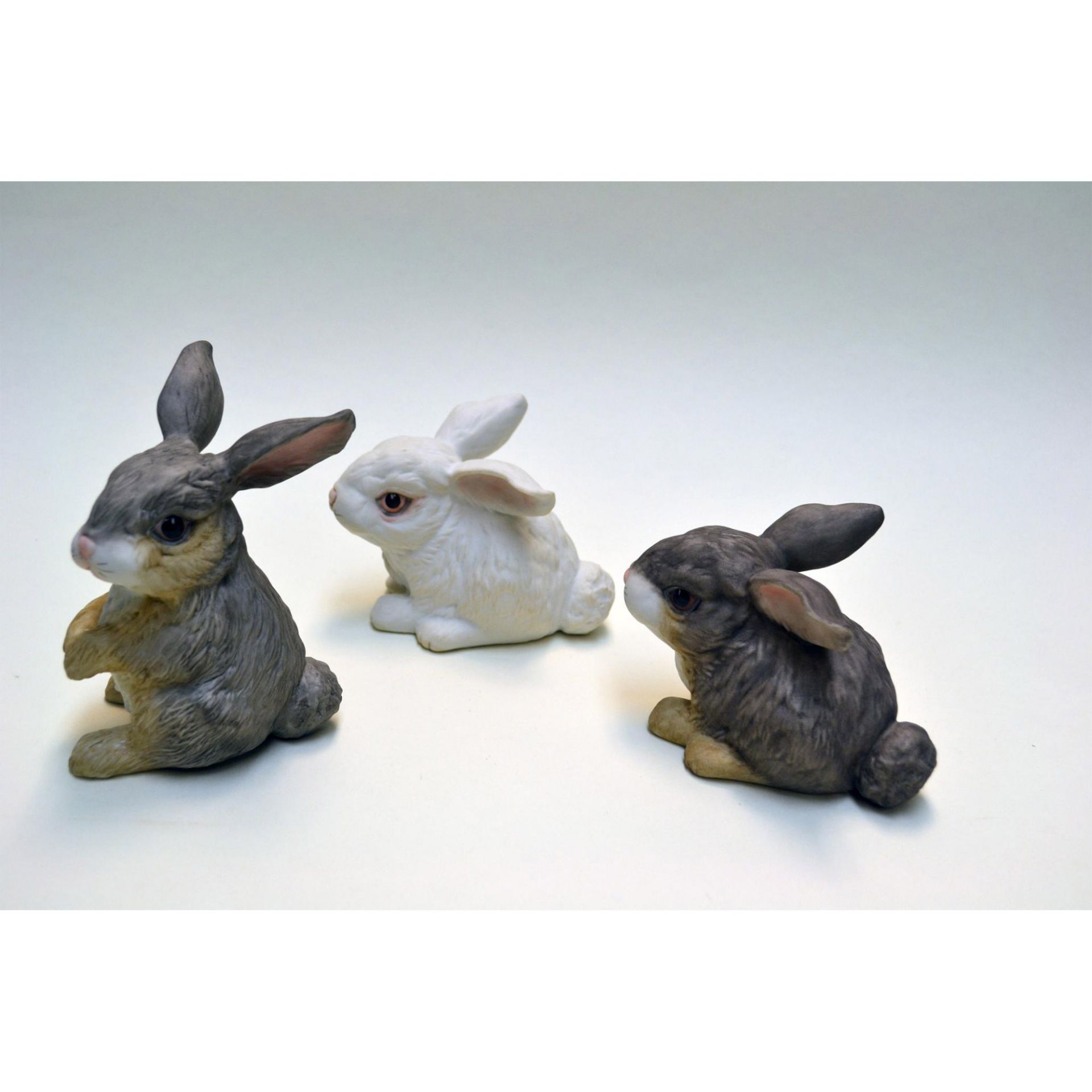 Boehm Porcelain Rabbits, Sitting And At Rest, White & Wild Figurines, 3 Pcs - Image 2 of 6