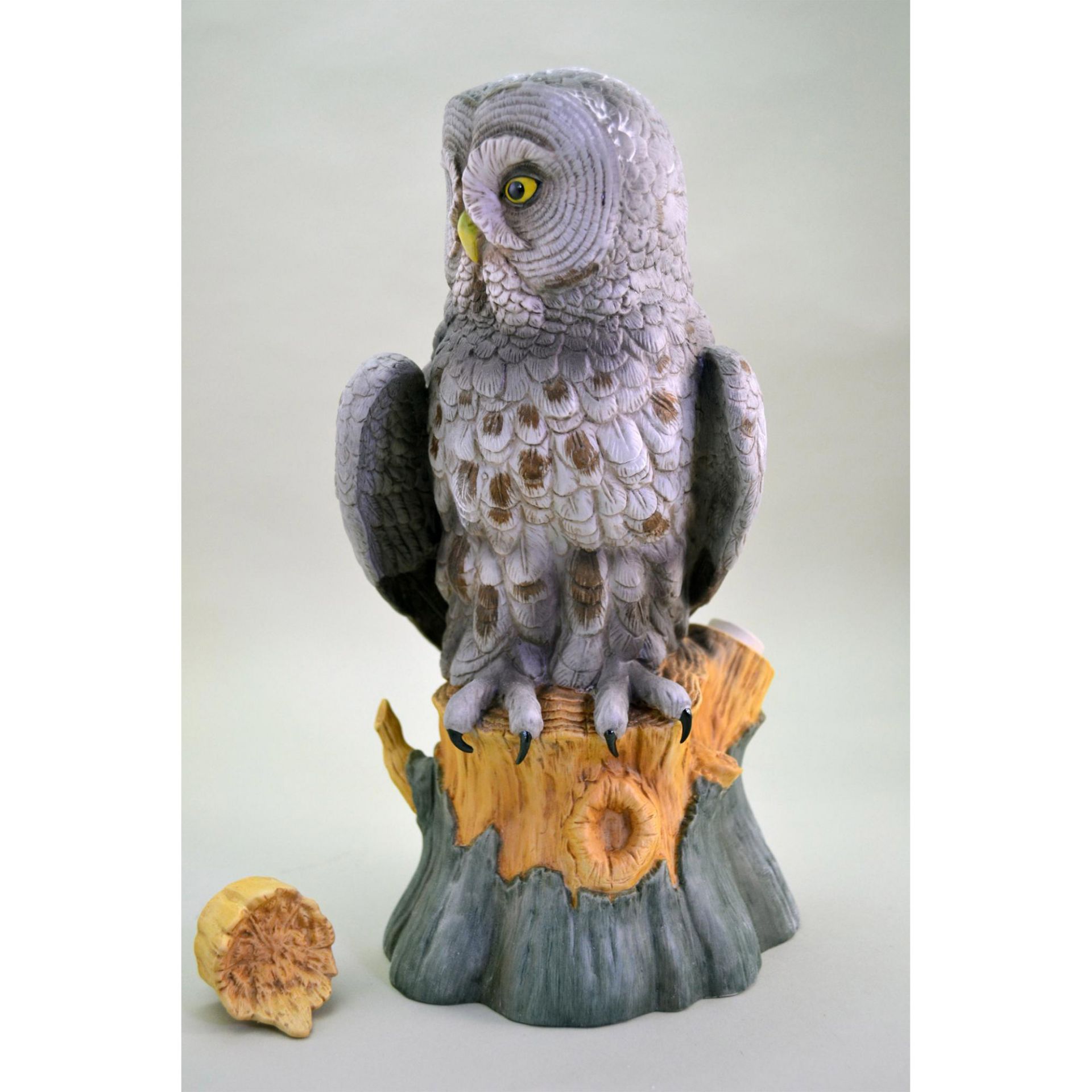 Great Gray Porcelain Owl Decanter, Limited Edition, 1985 - Image 3 of 6