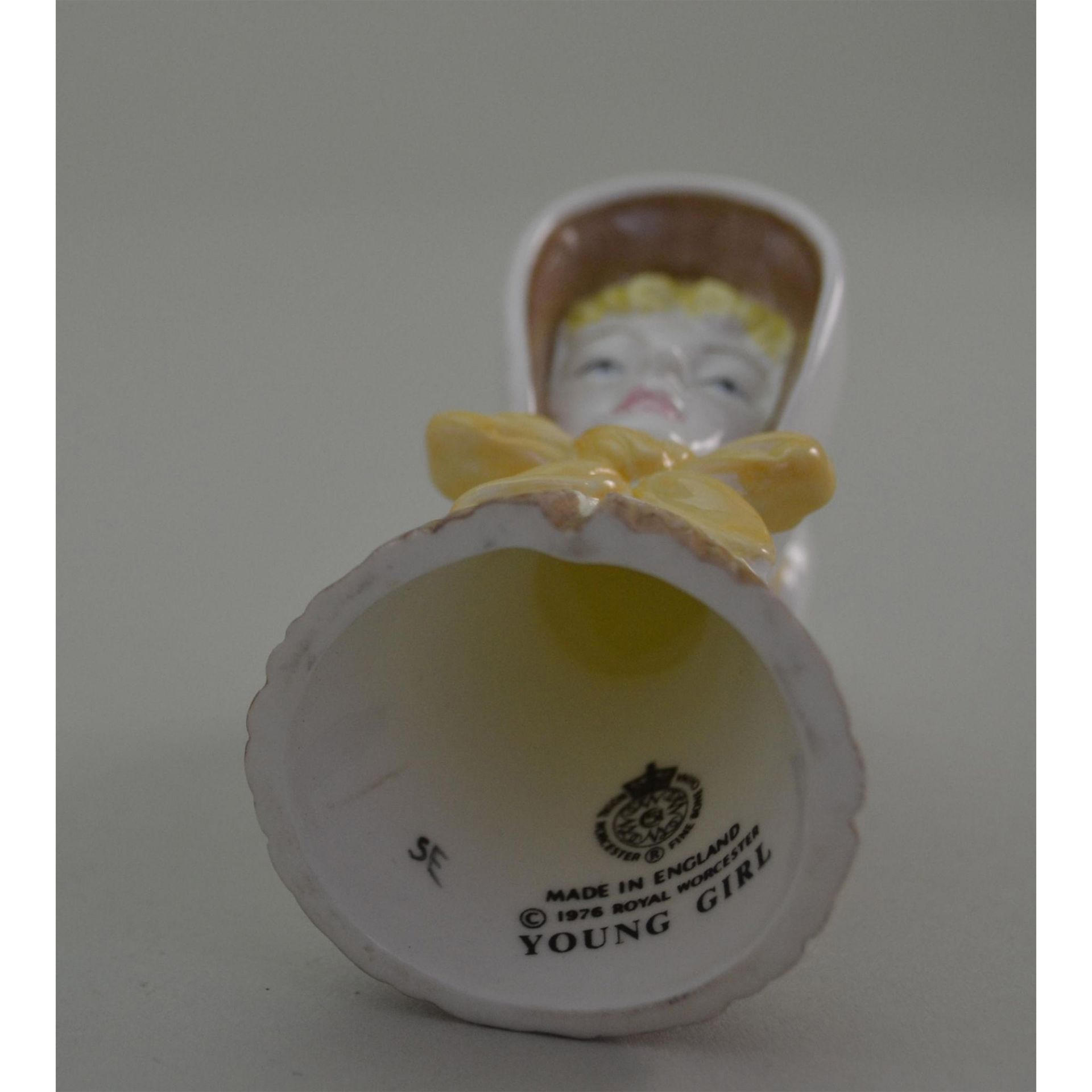 Royal Worcester Porcelain Young Girl - Bild 5 aus 5