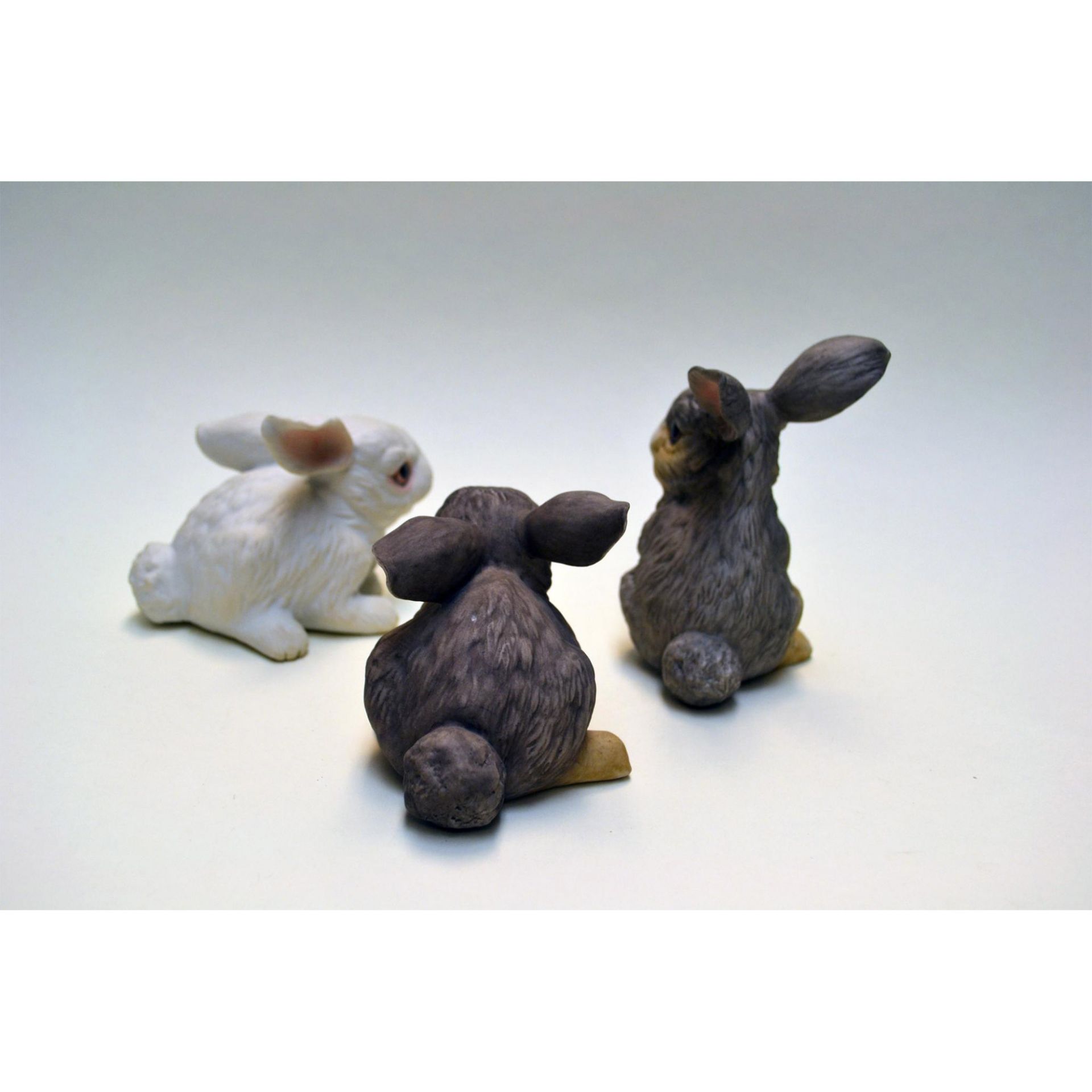 Boehm Porcelain Rabbits, Sitting And At Rest, White & Wild Figurines, 3 Pcs - Image 6 of 6