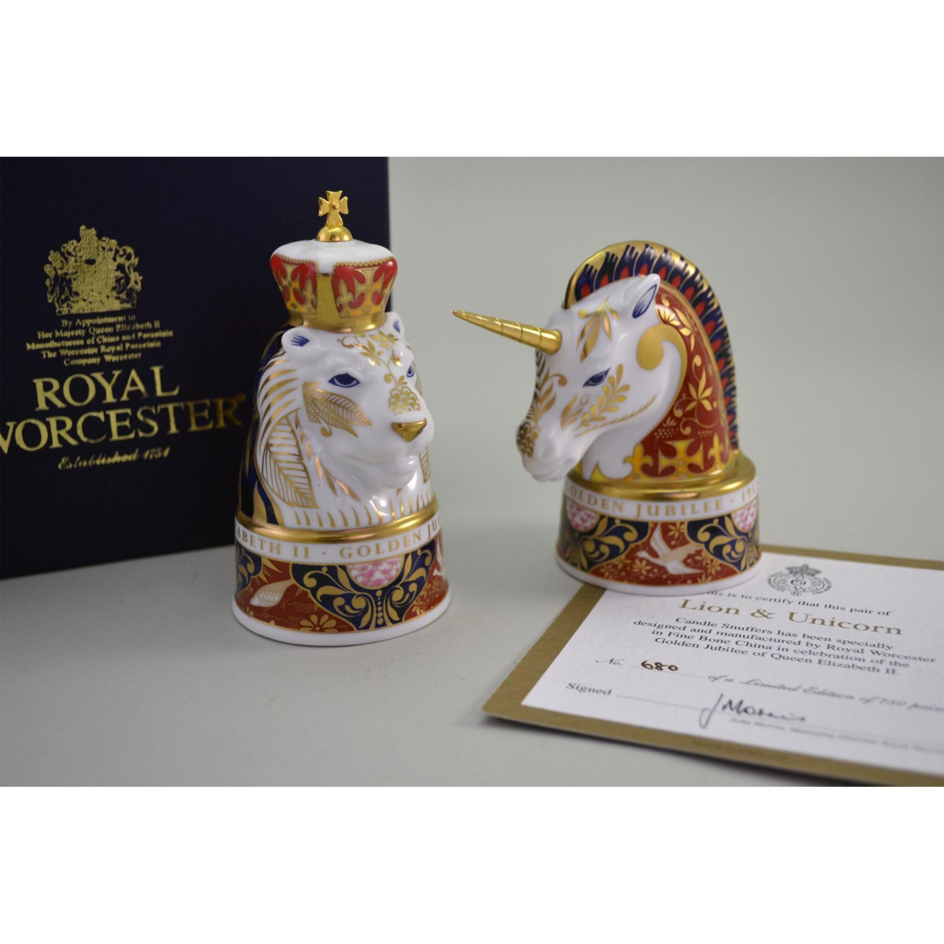 Royal Worcester Porcelain Lion & Unicorn Jubilee Of Queen Candle Snuffers, Limited - Bild 9 aus 9