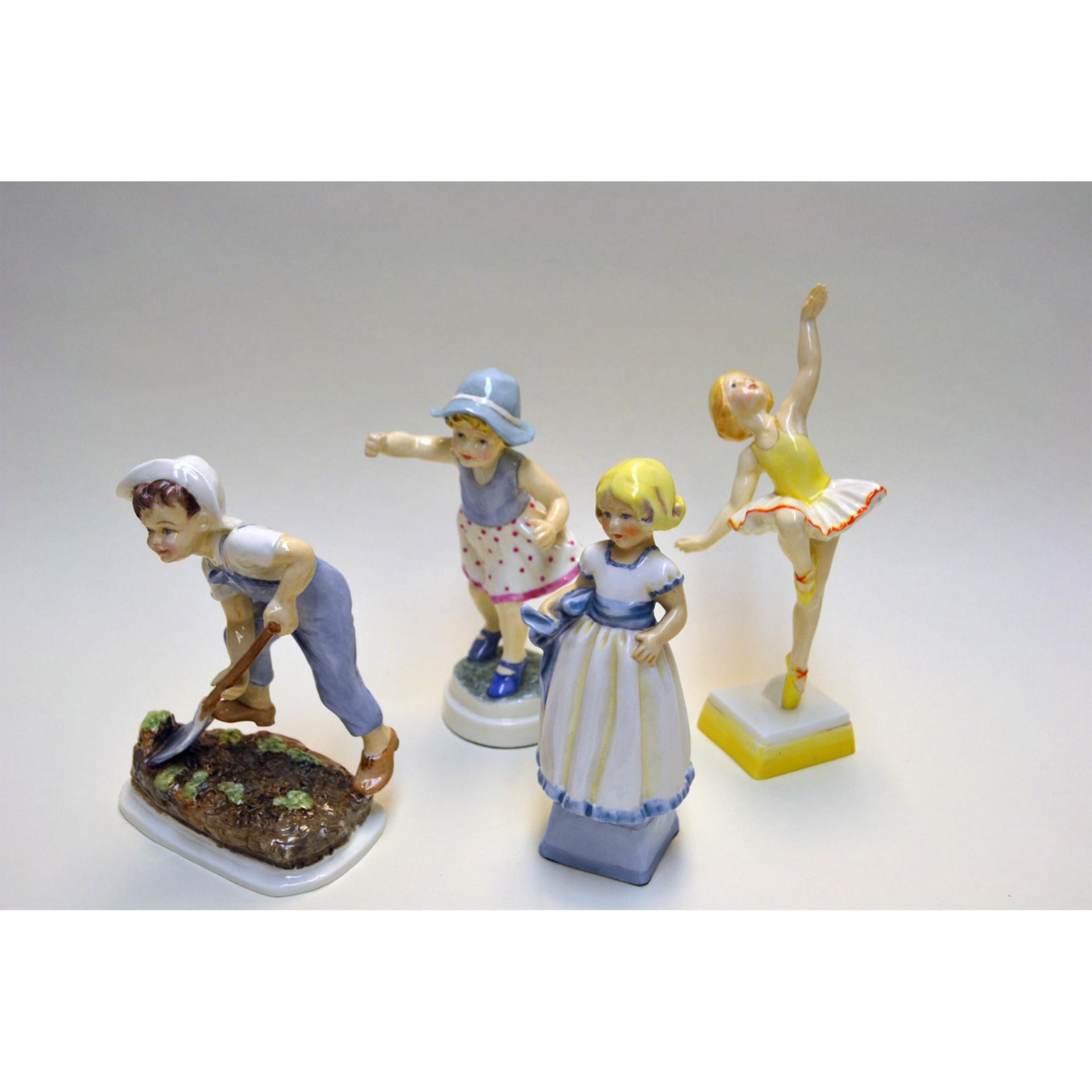 Royal Worcester Porcelain Days Of The Week Childrens Figurines By Freda Doughty, 4 Pcs