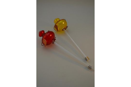 Bird Brain Art Glass Forget Me Not Watering Stakes In Red And Yellow Glass Bulbs, Pair - Bild 2 aus 3