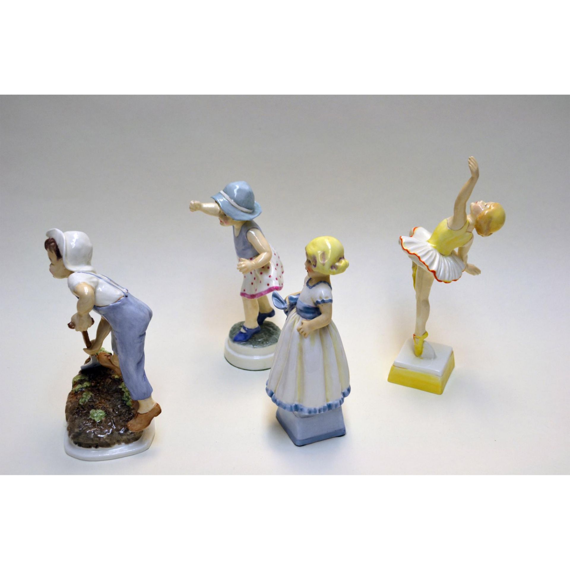 Royal Worcester Porcelain Days Of The Week Childrens Figurines By Freda Doughty, 4 Pcs - Bild 4 aus 5