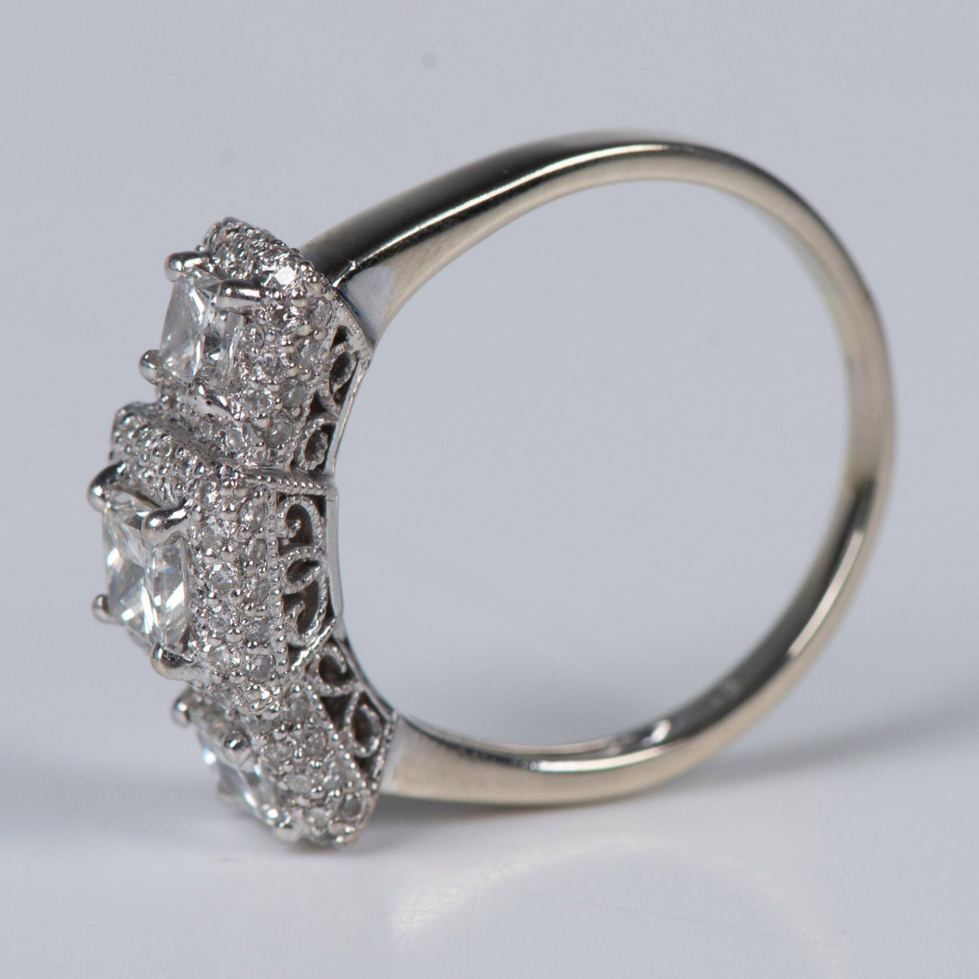 Gorgeous 14K White Gold & 1.5CTW Diamond Ring - Image 5 of 7