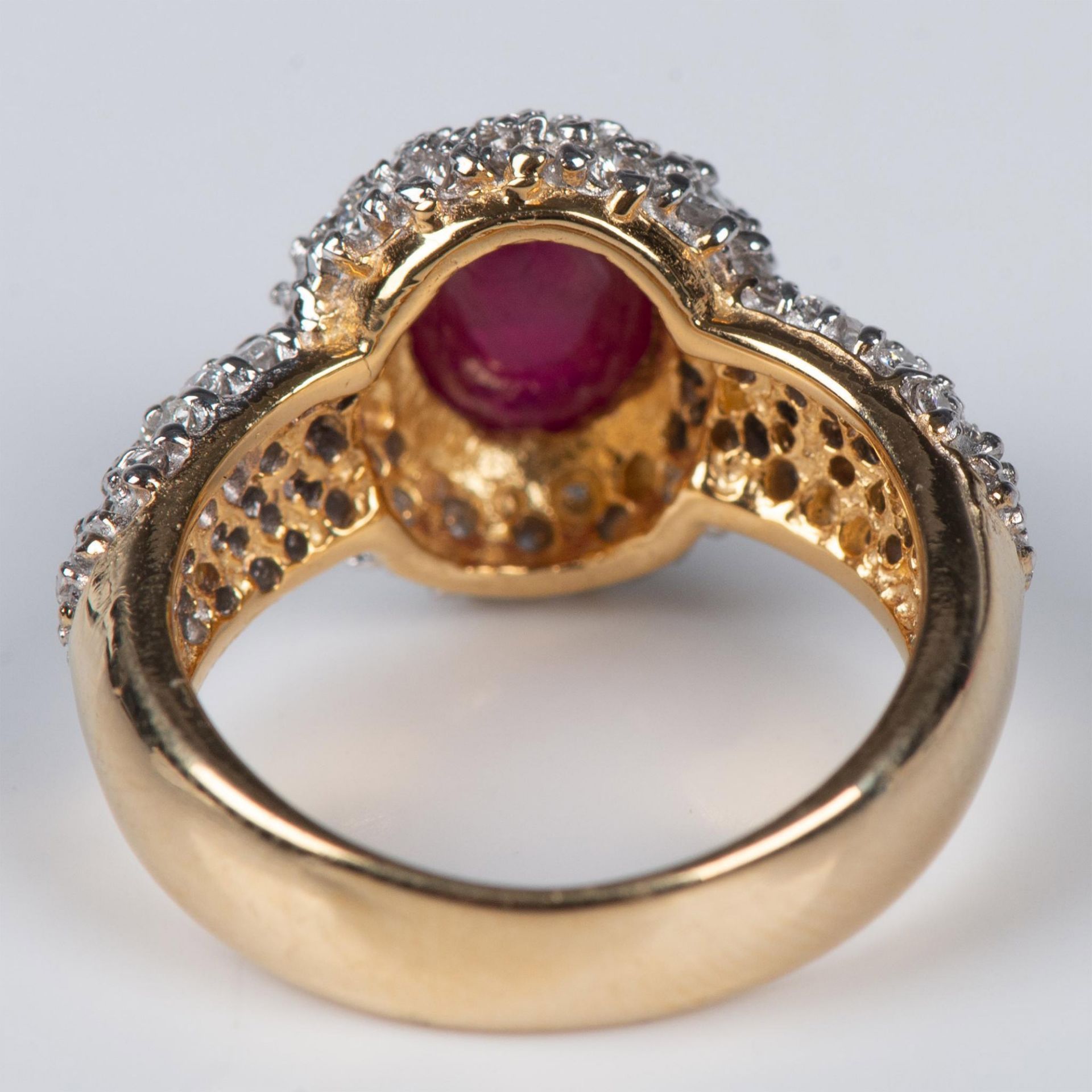 Fabulous 14K Yellow Gold, Diamond, and Ruby 2.9ctw Ring - Image 6 of 11