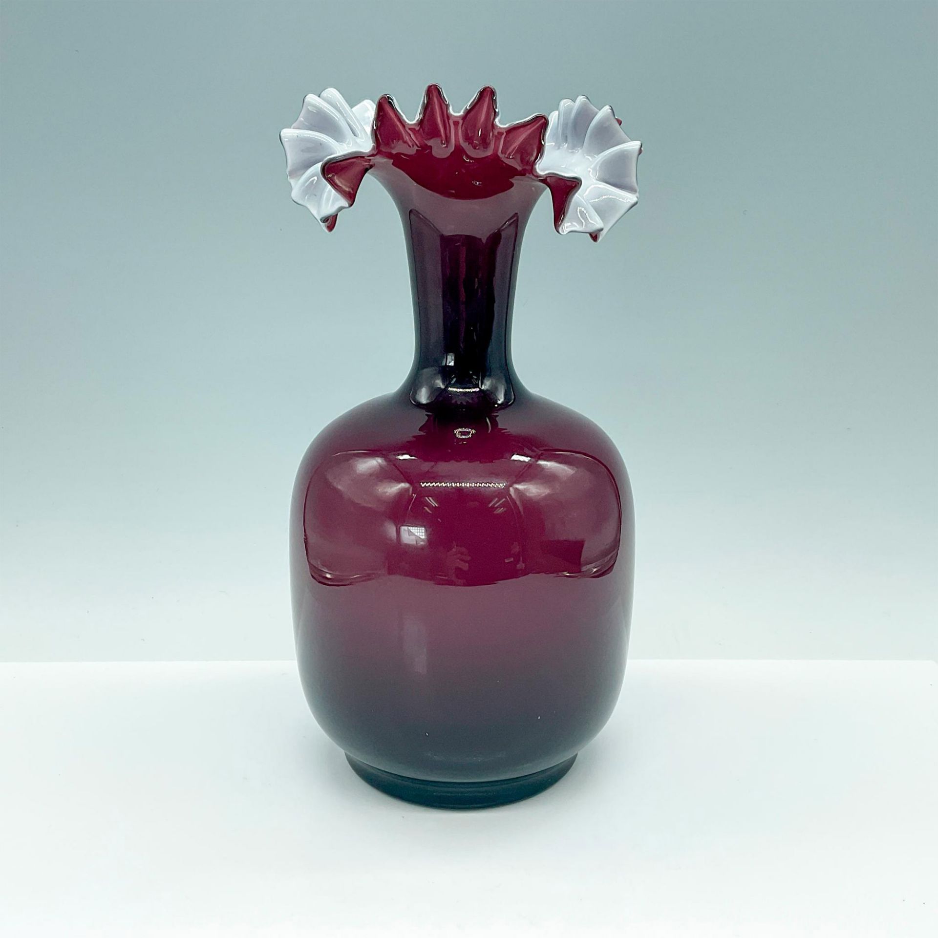 Vintage Glass Purple Crimped Vase - Bild 2 aus 3