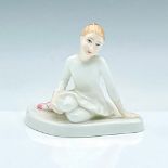 Star Performer HN3950 - Royal Doulton Figurine