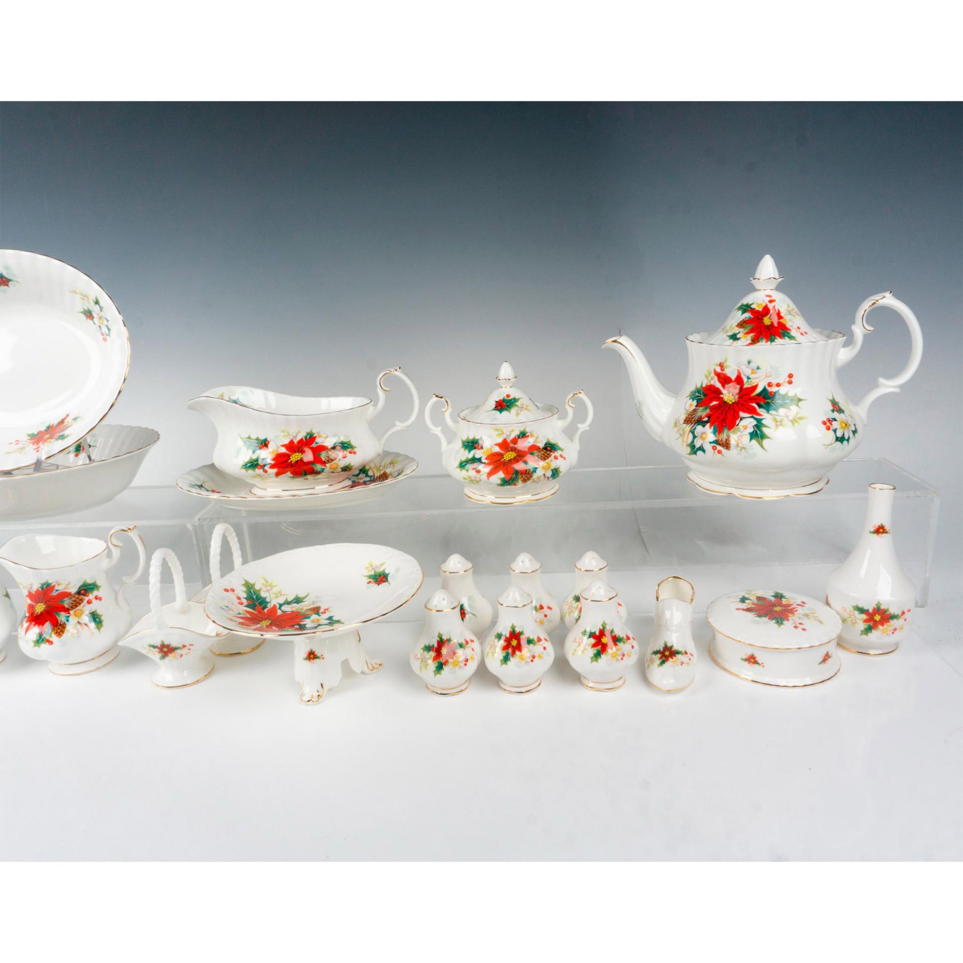 22pc Royal Albert Bone China Tableware, Poinsettia - Image 2 of 5