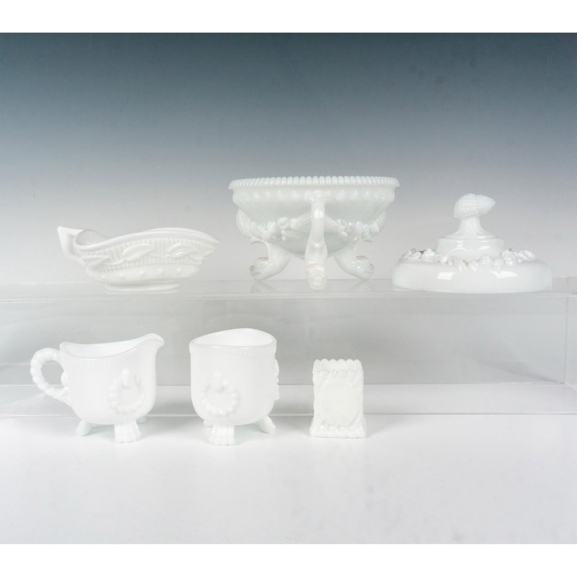 5pc Vintage Milk Glass Tableware Grouping - Image 2 of 3