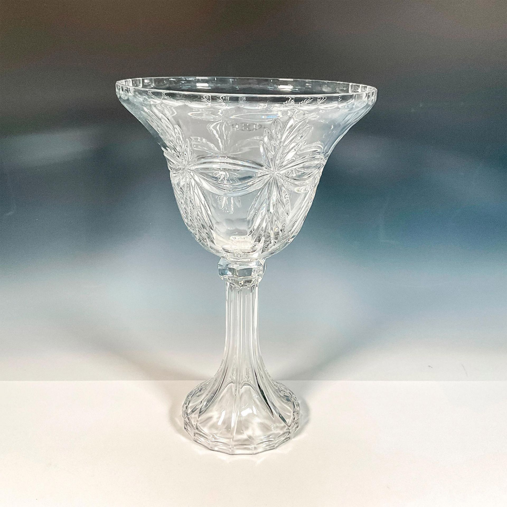 Tall Cut Glass Pedestal Vase - Bild 2 aus 3