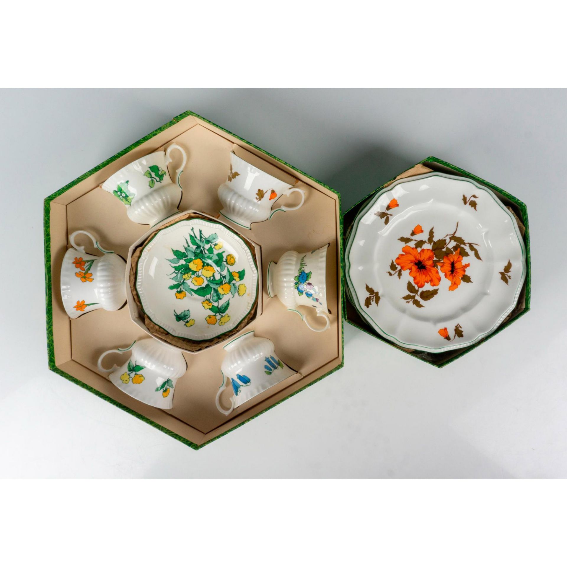 Vintage Crown Staffordshire Bone China Tableware - Image 5 of 5