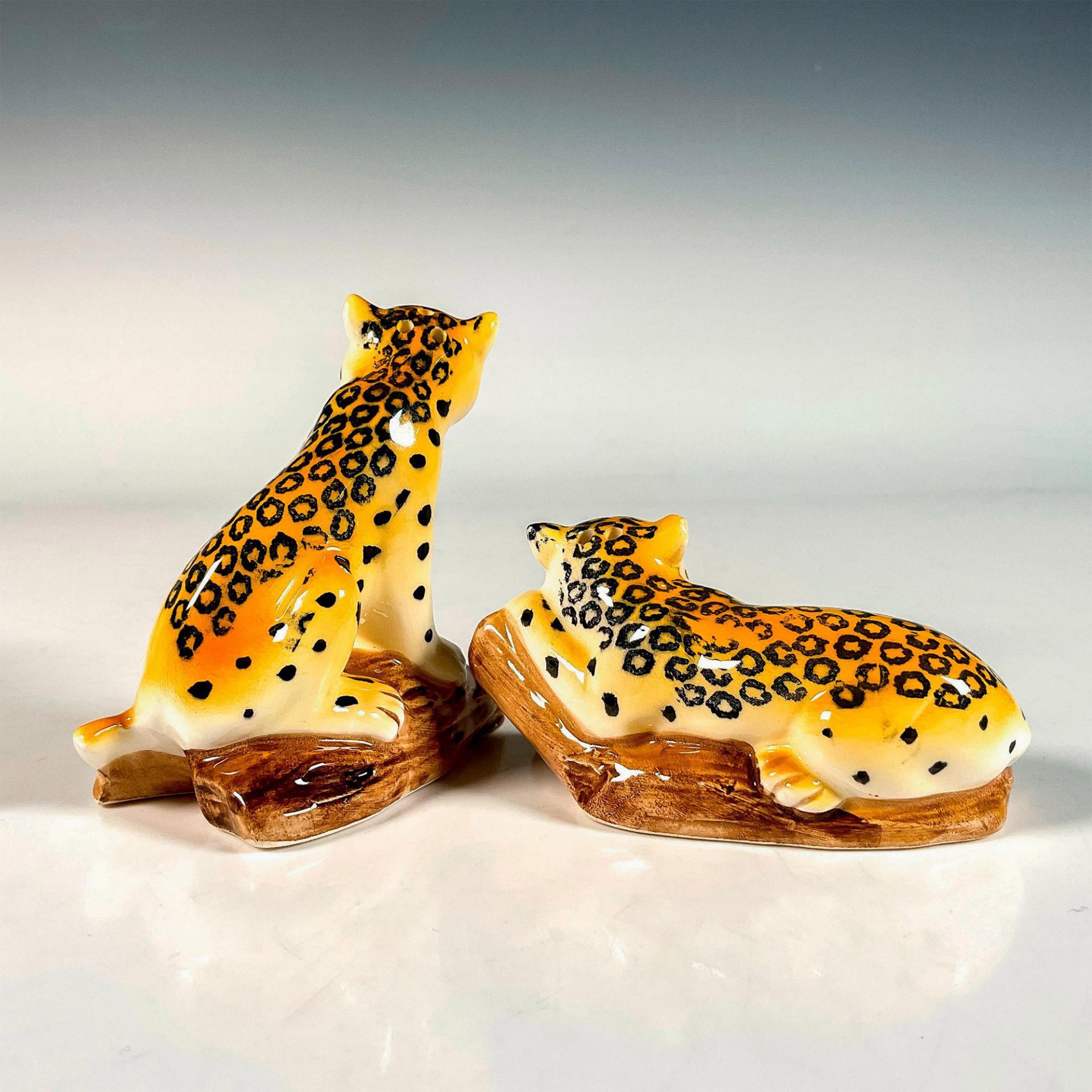 Pair of Vandor Cheetah Salt and Pepper Shakers - Image 2 of 3