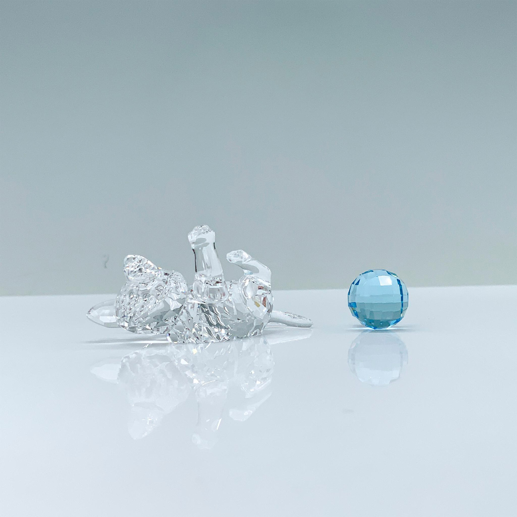 Swarovski Crystal Figurine, Lying Kitten with Wool - Image 2 of 4