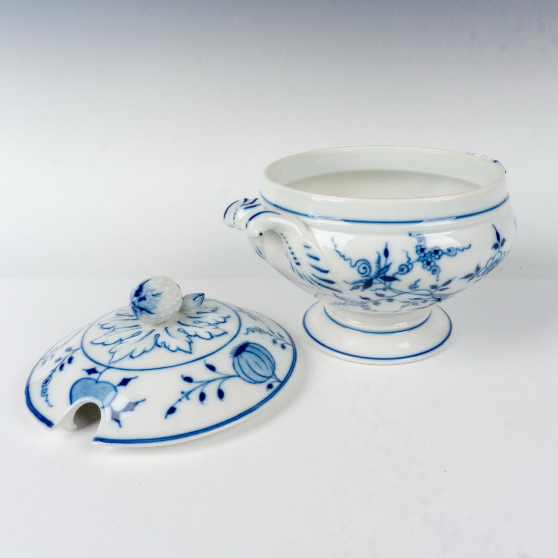 Vintage European Porcelain Lidded Soup Tureen - Bild 2 aus 3