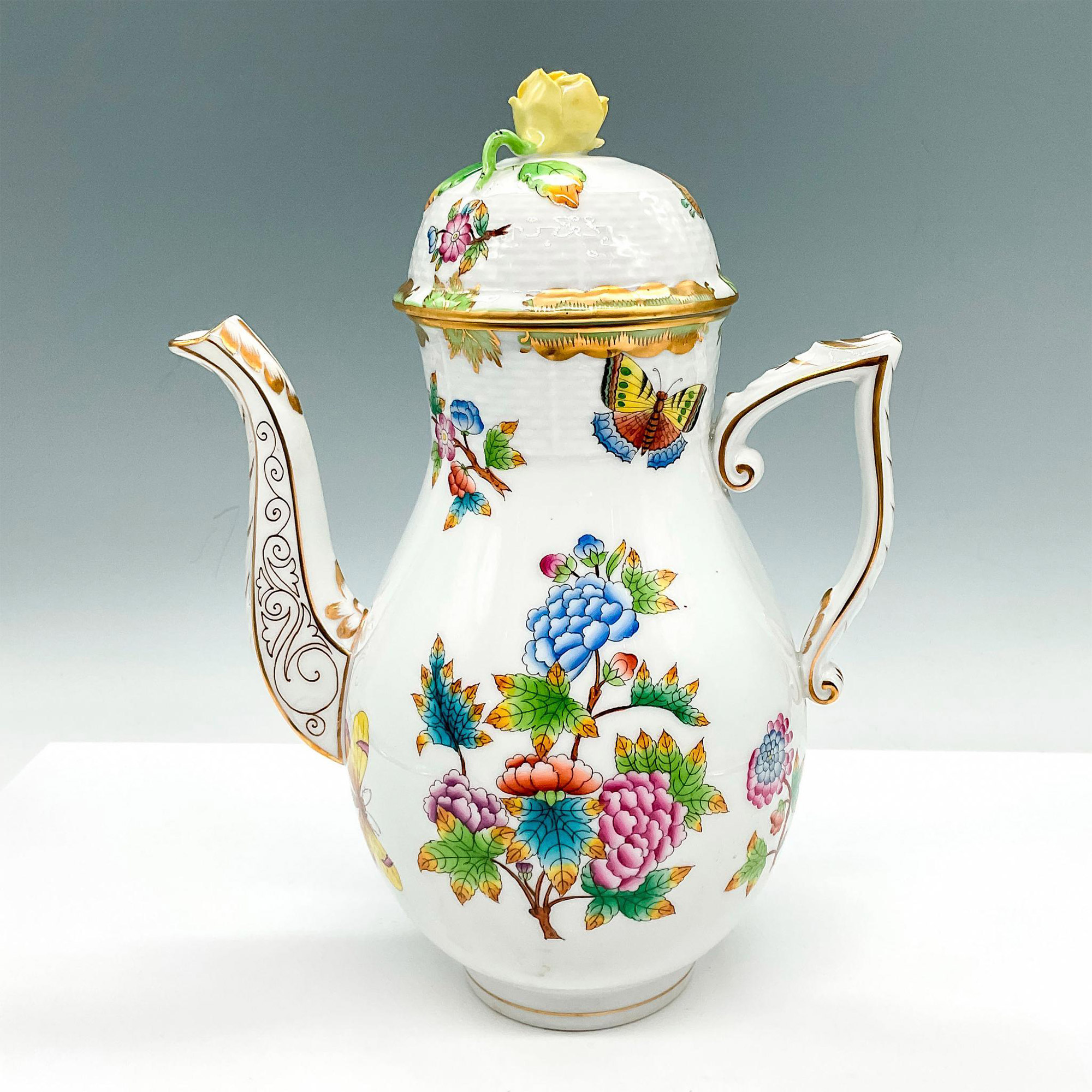 Herend Hungary Porcelain Coffee Pot with Lid, Queen Victoria - Image 2 of 3
